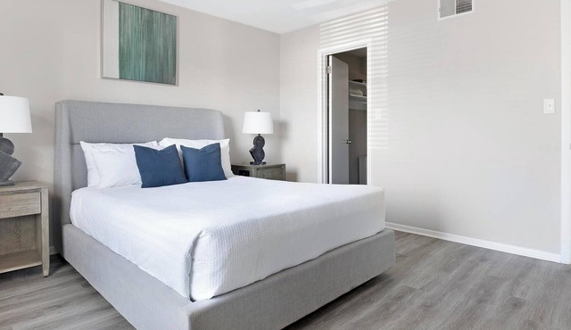 Landing | Chic 1BD, Gym, Pool