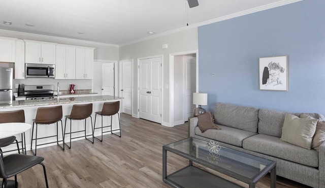 Landing | Chic 2BD, Pool, Clubhouse