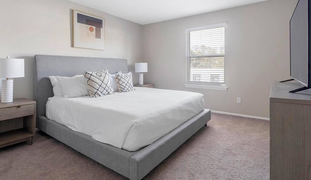 Landing | Chic 2BD, Gym, Pool