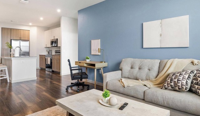 Landing | Incredible 2BD, Clubhouse, Pool