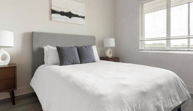 Landing | Modern 1BD, Clubhouse, Pool