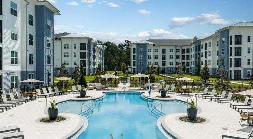 Landing Modern 1BD Clubhouse Gym in Freeport