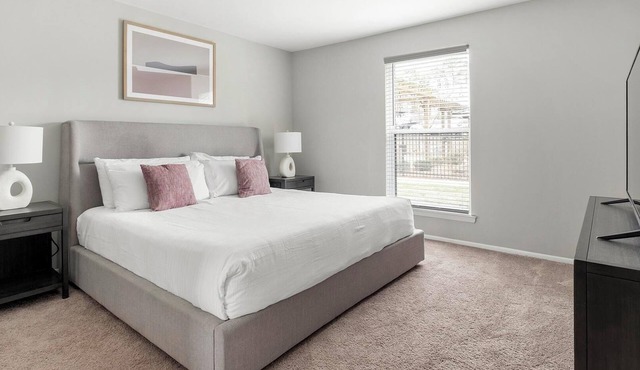 Landing | Modern 1BD, Gym, Pool
