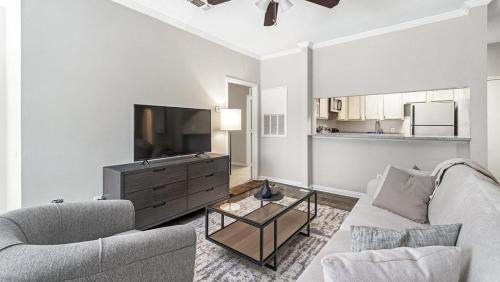 Landing Modern Apartment with Amazing Amenities (ID9997X84)