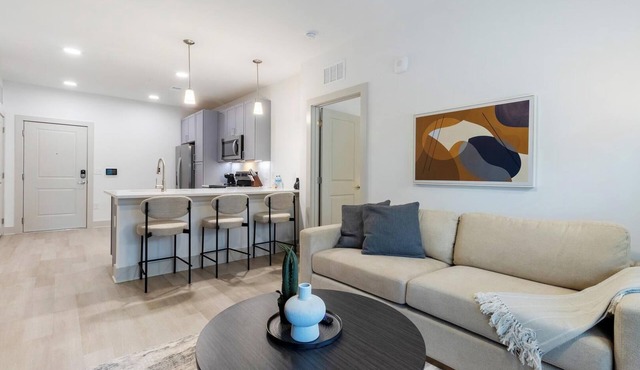 Landing | Spectacular 2BD, Gym, Pool