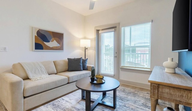 Landing | Stunning 2BD, Pool, Gym