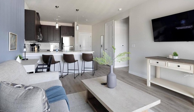 Landing | Stunning 1BD, Gym, Pool