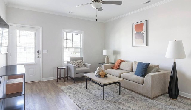 Landing | Stunning 2BD, Clubhouse, Pool
