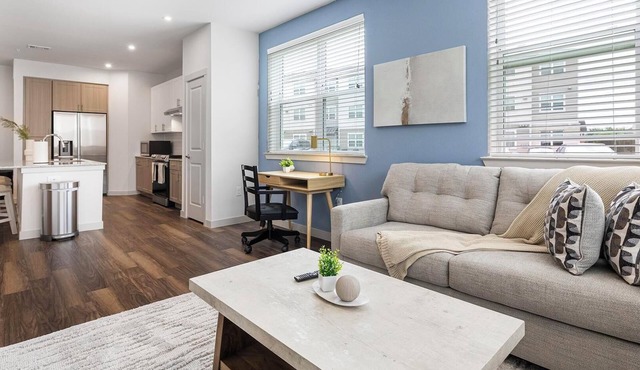 Landing | Stylish 1BD, Pool, Gym
