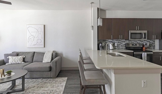 Landing | Stylish 1BD, Pool, Gym
