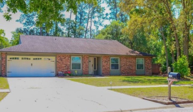 Large 3 Bedroom 2 Bath House in the Heart of Mandarin