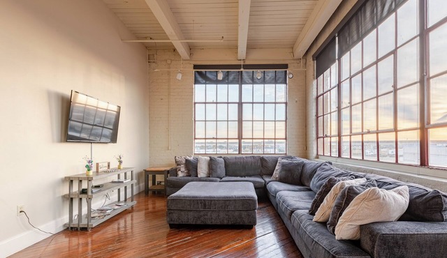 Large Downtown Condo with Magnificent City Views and Secure Onsite Parking