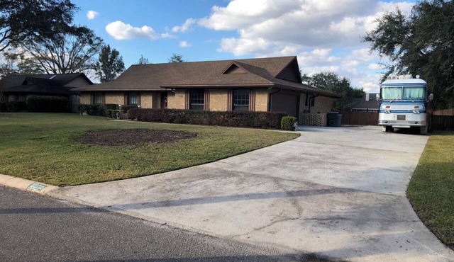 Large house, monthly discount, fully furnished.
