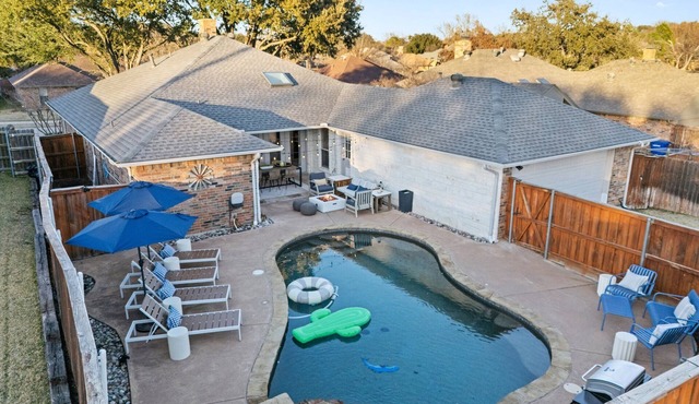 Lone Star Retreat - Game Room - Heated Pool & Spa
