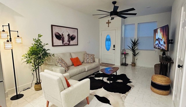Lovely 2-bedroom townhome -NRG stadium, Medical Center in Houston