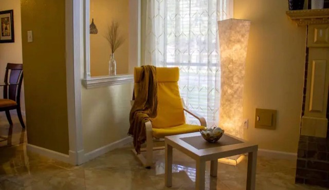 Lovely 4-bedroom house in downtown of The Woodlands