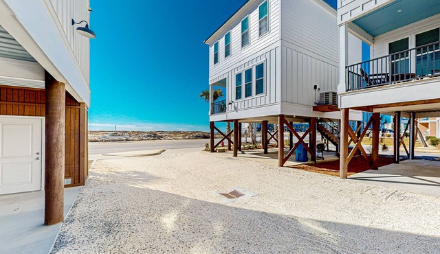 Lovely Gulf retreat with pool & stunning balcony views - walk to beaches & pier