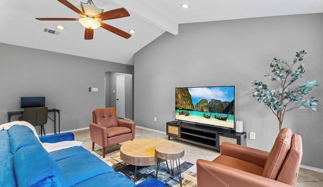 Lovely home - Workspaces - King Bed - Fast WiFi