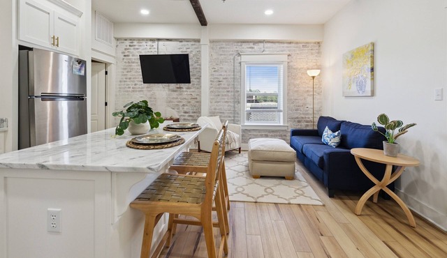 Loving Loft Suite, Laurel, Coffee Bar, Walkable