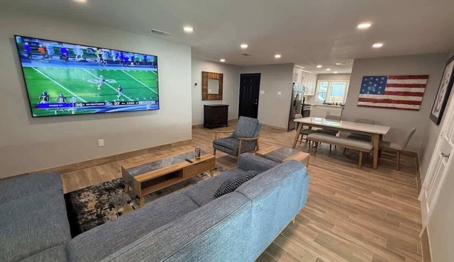 LSU House - 4 bedroom sleeps 12 - On Campus!