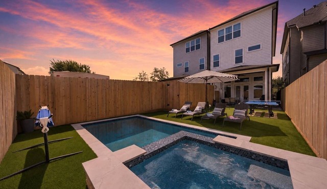 Luxe Heights Retreat With Heated Pool/Spa, Elevator, King En-suites And Theater