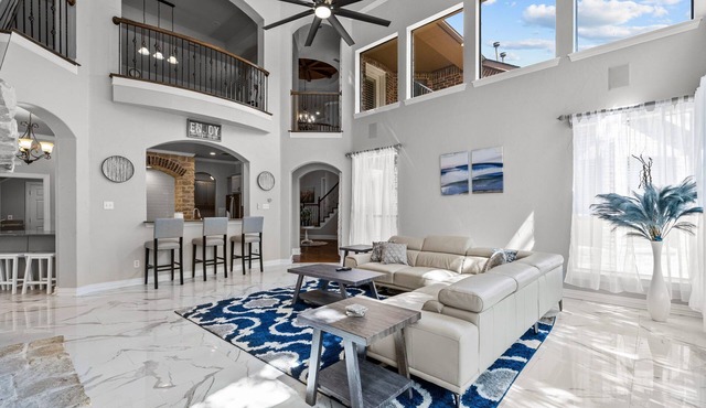 Luxurious 5 BR w/Swimming Pool, Hot Tub & Theater Room in Murphy
