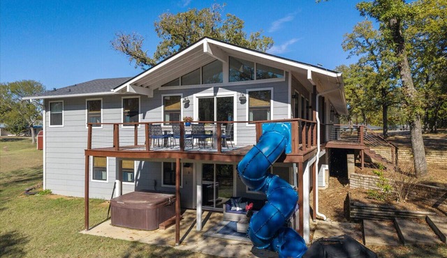 Luxurious 5BR w/Theater, Hot Tub, Cinema & Slide