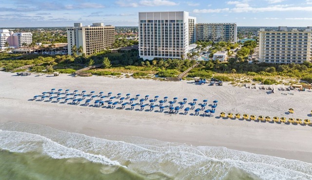 Luxurious2BD/2Bath on high floor at Marriott's Crystal Shores on Marco Island in Marco Island