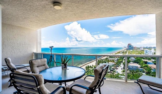 Luxury 3 Bedroom Condo with Ocean and City Views