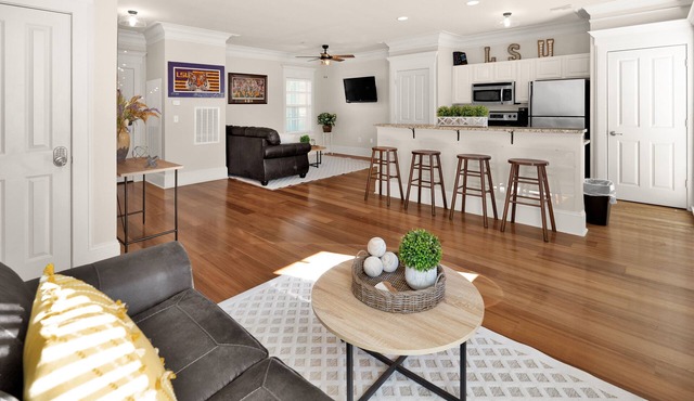 Luxury Condo Steps from LSU Stadium/Campus