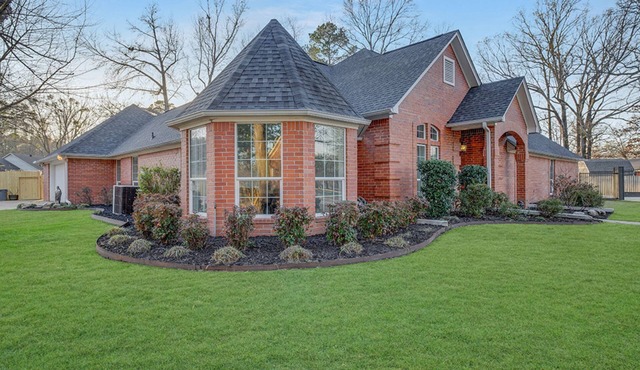 Luxury Family Home w/Pool & Basketball Court