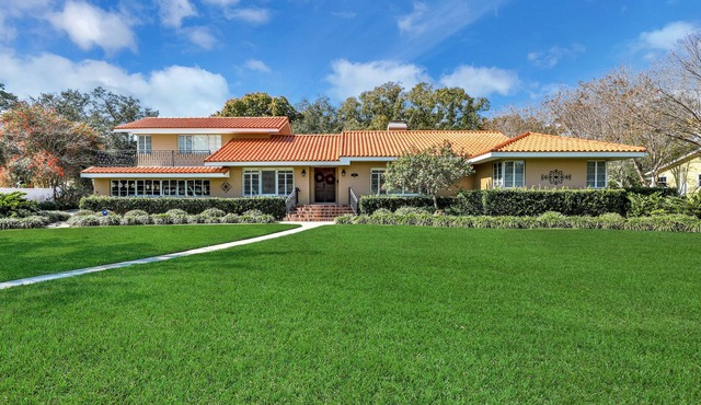 Luxury Garden estate near Manatee river in historic area!