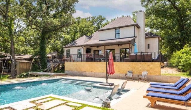 Luxury Lake House with Pool & Game Room