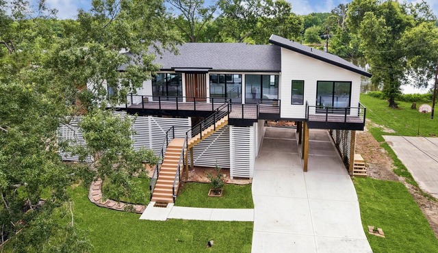 Luxury Lake House Near the Woodlands