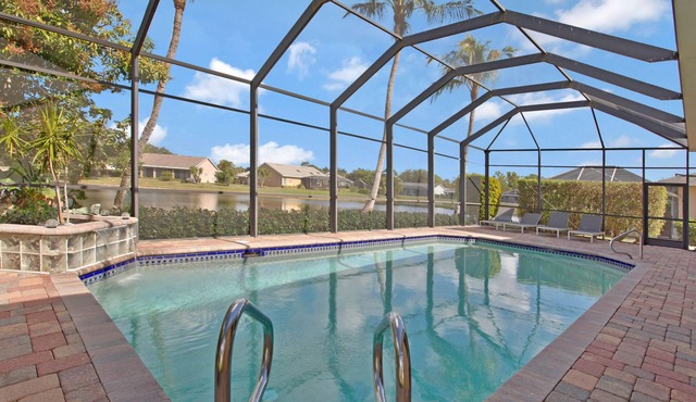 Luxury Lakefront Home with Pool, 2 King Suites, 4 BR 5 BA Near 5th Ave & Beaches