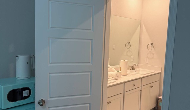 Luxury Private En-Suite, Brand New Home. Frisco WiFi,AC and all you need