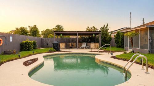 Lynn Haven 3BR - Private Pool & Fenced Yard