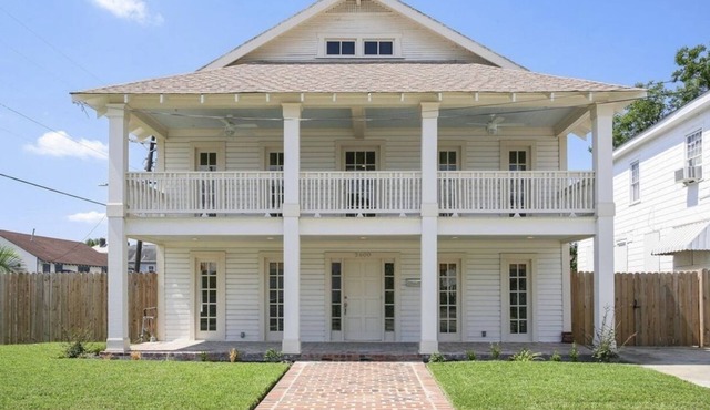 Magical Uptown Home 3 bdr, sleeps 6
