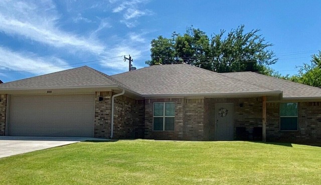 *Magnolia Cottage* Sleeps 6. Minutes to Casino, Concerts, Lake, College