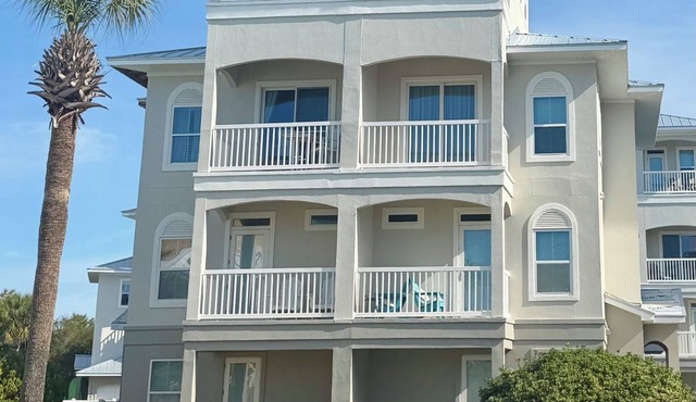 Major Snowbird Discounts! Beautiful Gulf views & powdery white beaches.