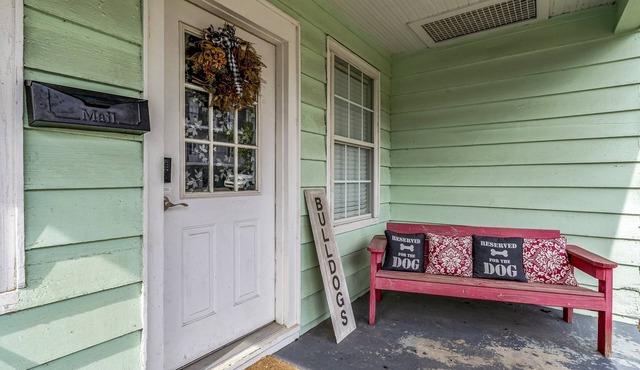 Maxwell 102 Cotton District, Parking, Pet-Friendly