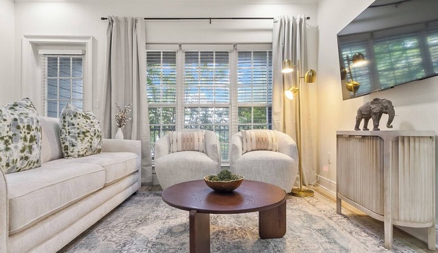 Maxwell Place | Walk to Stadium | Pool & Gym