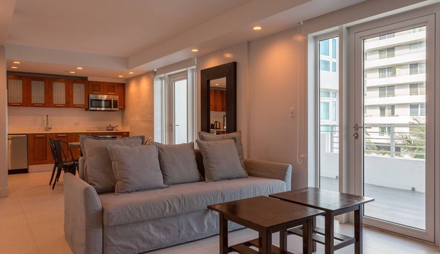 Miami Beach Luxury Condo, W/Private Terrace (301)