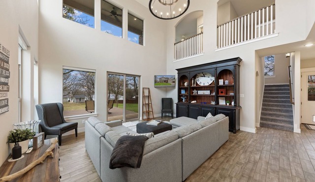 Miller's Cove on Lake Texoma! Luxury Lakeview Home!