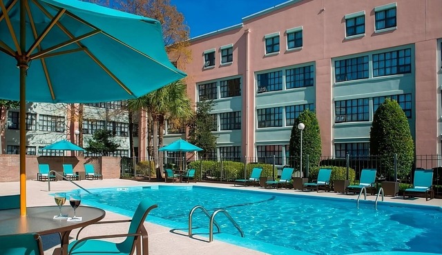 Minutes to New Orleans Jazz Museum! Free Breakfast, Outdoor Pool, Pet-friendly!