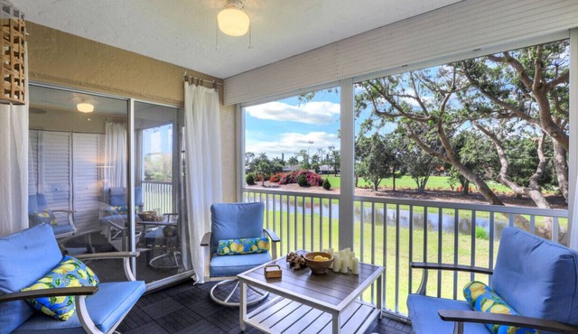 Minutes to world class beaches and Marco Island. 3 mi to 5th Ave