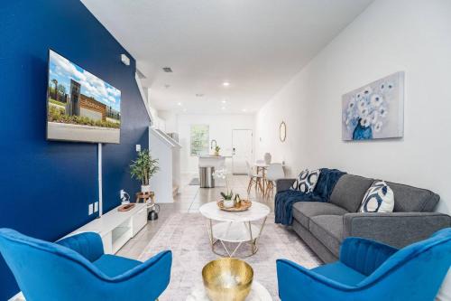 Modern 2 BR Townhome | Close 2 Beach.