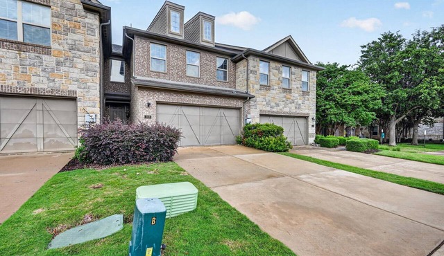 Modern 3 Bedroom Retreat/Open Living, Two-Car Garage & Community Pool Access