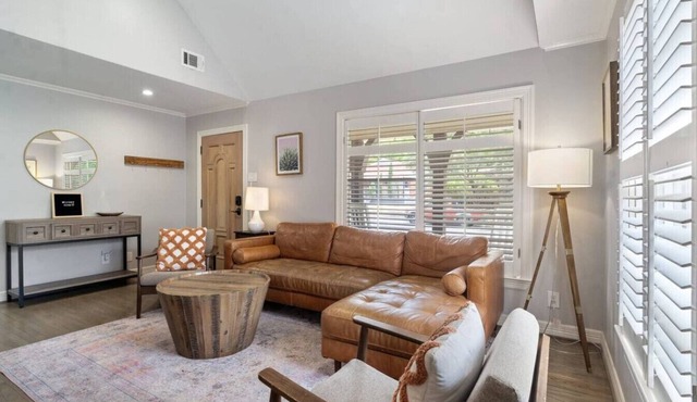 Modern and Cozy Bishop Arts Home