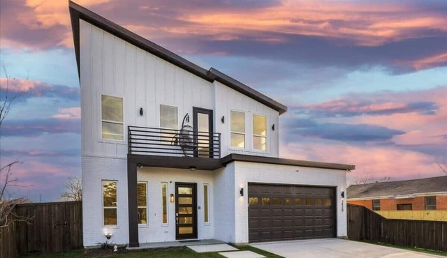 Modern and Spacious High End Home near Downtown